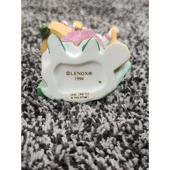 Christmas Lenox Figurine Old World Woman - Picture 8 of 8